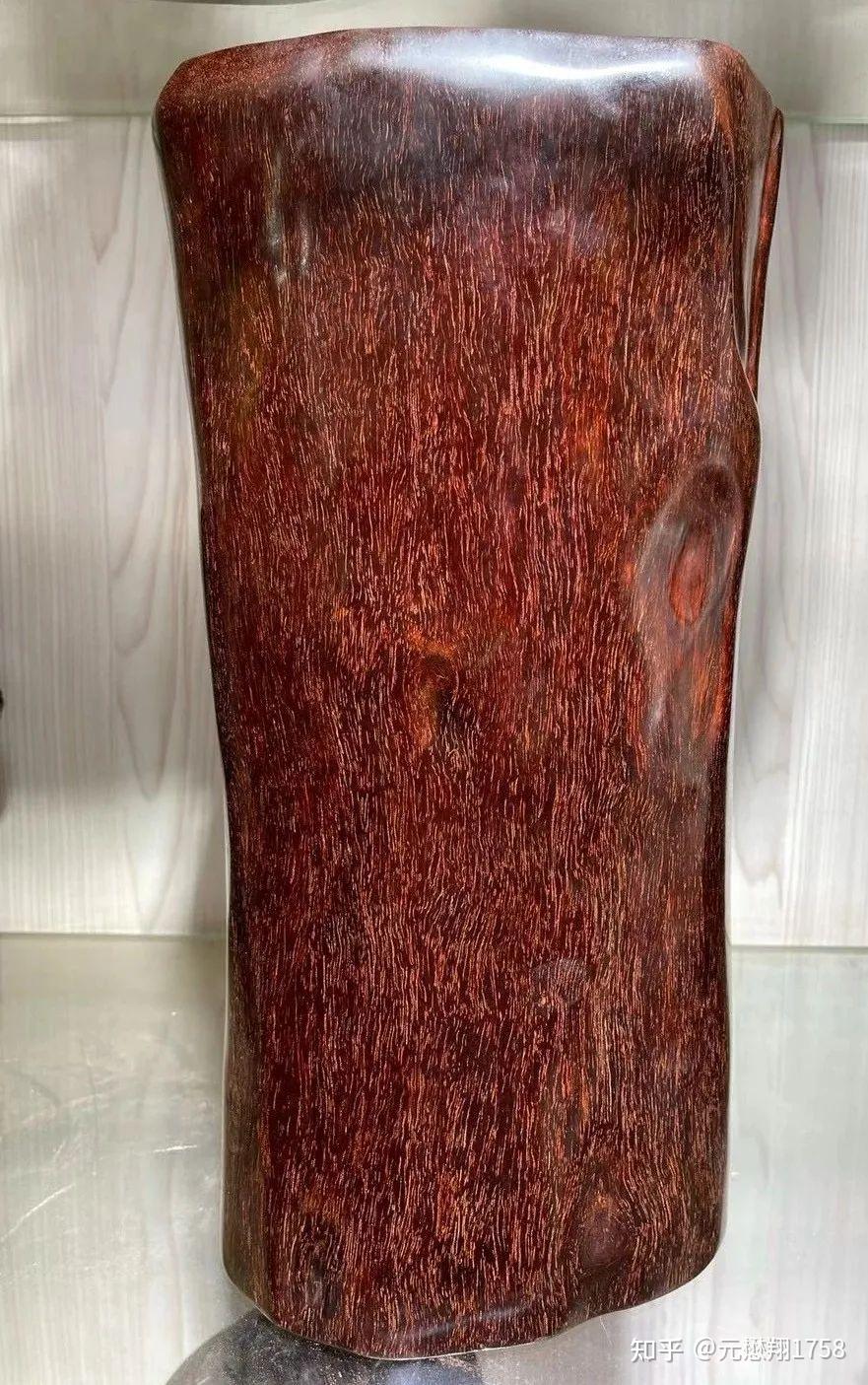 海南黄花梨大笔筒,重达10斤8两,油梨,雕工很细很雅致,大料有点小小的