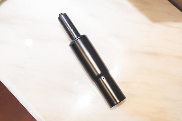 体验感受一把可以滑翔的办公椅