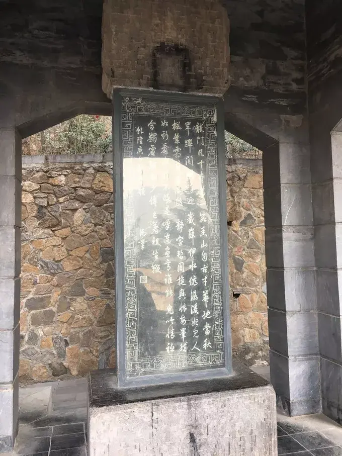 再如白居易给元稹写的墓志铭,元稹生前指名道姓要求白居易写,元稹的