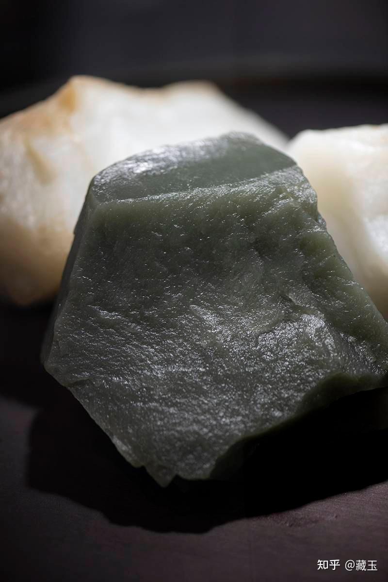 一吨玉料一只镯稀有玉种于田料