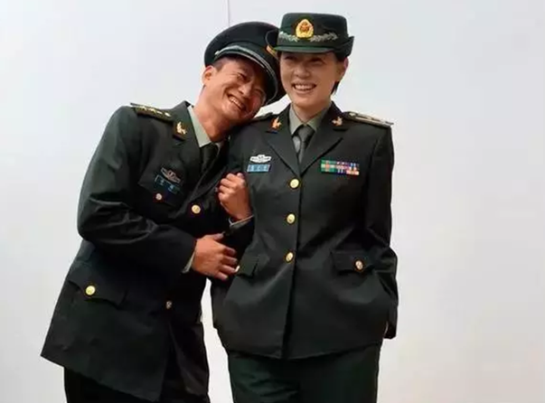 她在战狼2中没有几个镜头但我就是服她