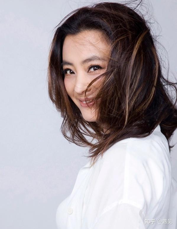 现年已经58岁的李玲玉