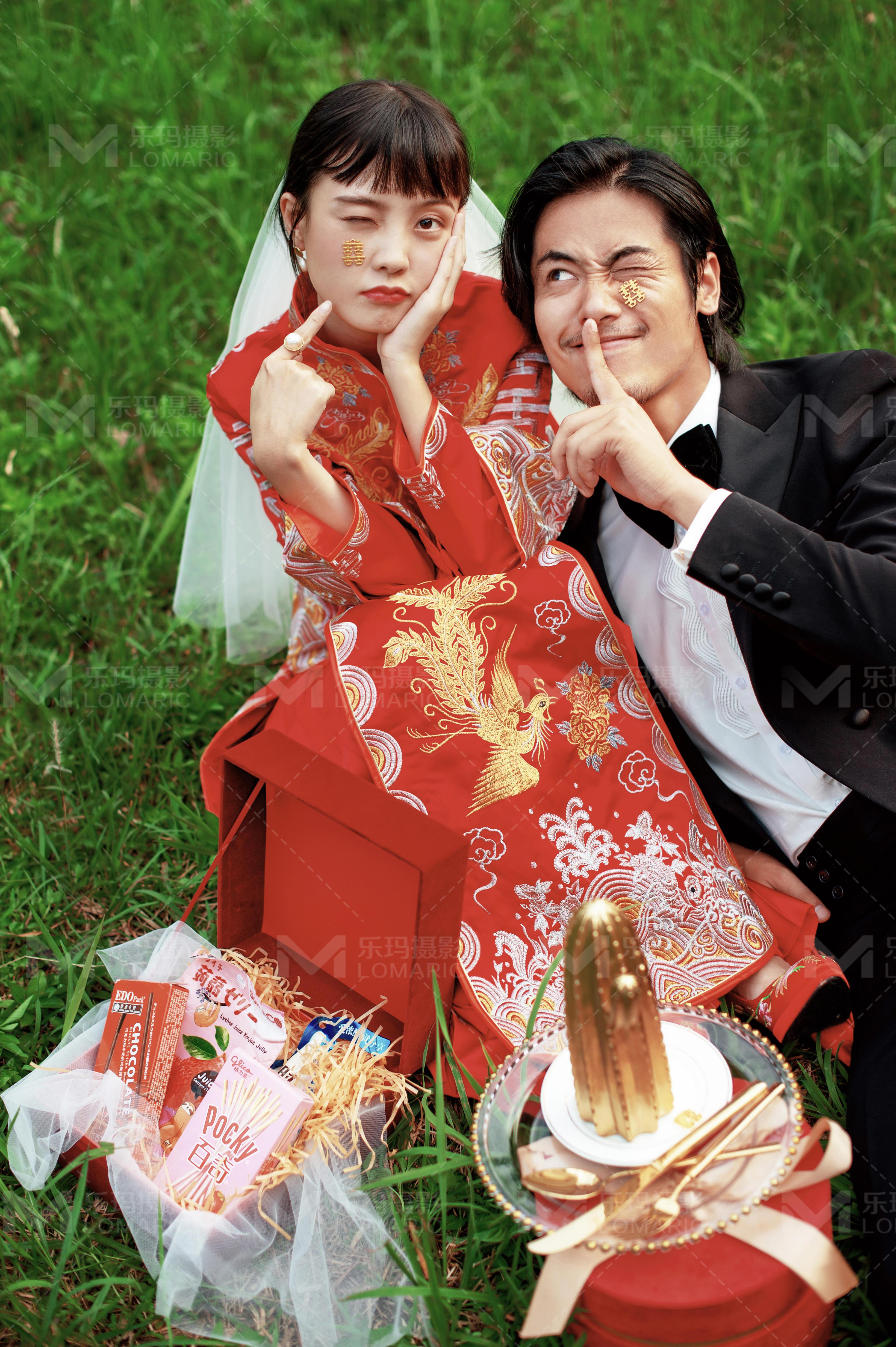 当新潮中式遇上元气森系丨中式婚纱照也可以如此清新俏皮