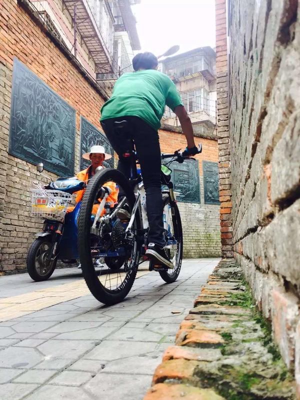 在昆明一个人一天去哪玩比较好?