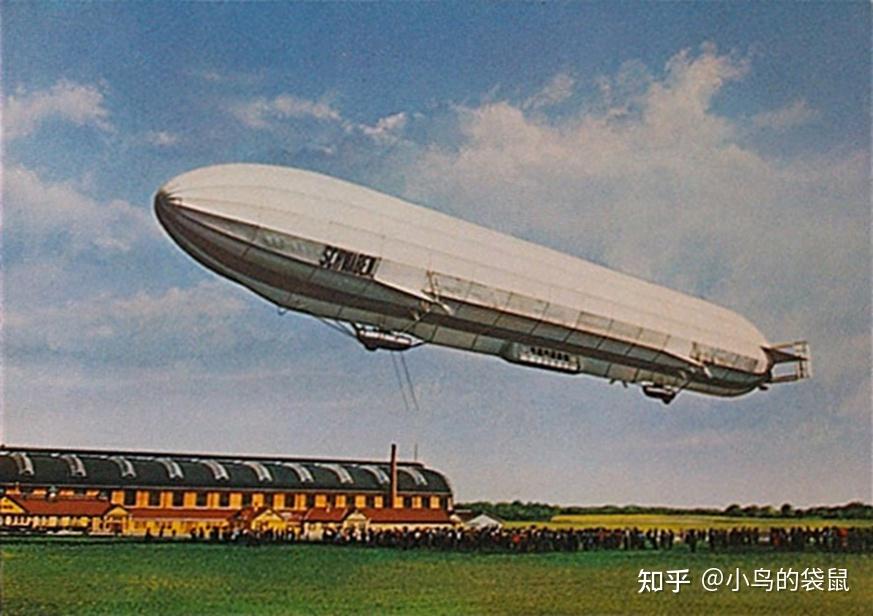 德国的200门大炮和十万余人向列日要塞猛扑过去.