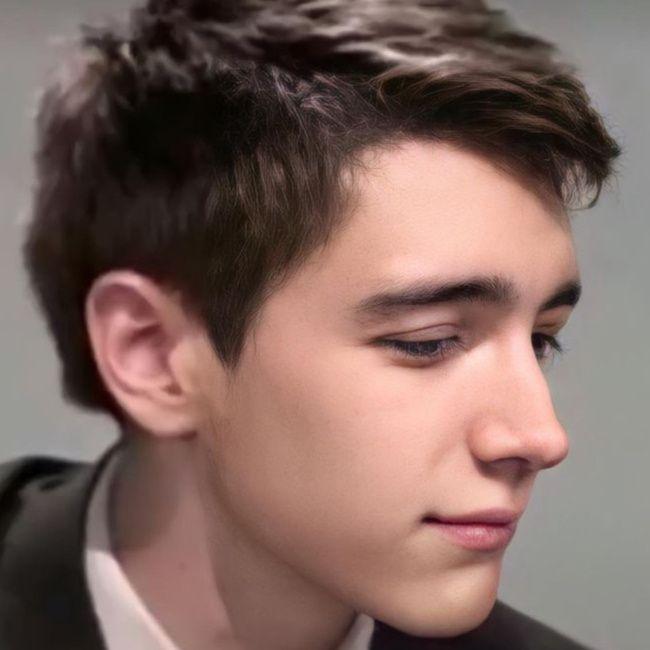 请问有人有韦斯莱双子弗雷德韦斯莱乔治韦斯莱的照片吗特别帅的那种