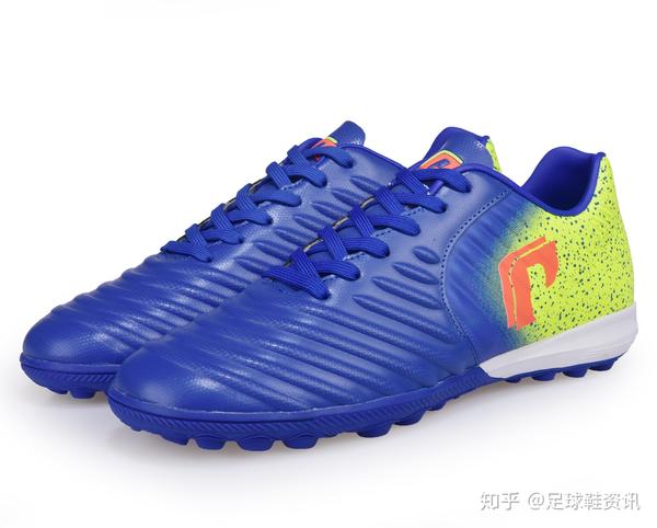 塑料草皮应该买什么样的足球鞋呢 穿什么足球鞋可以防止扭伤？