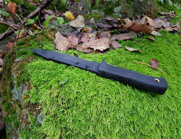 冷钢srk测评:后院园艺刀变成生存刀,战术刀是什么操行?