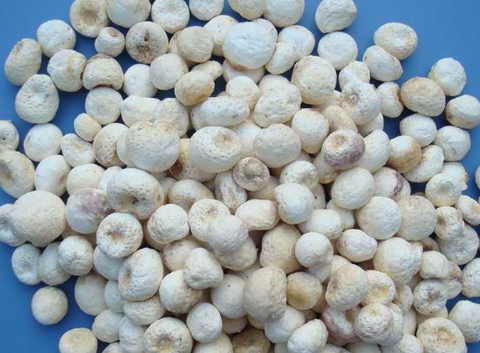 旱半夏别名老鸹眼,水玉,地文,,三步跳,麻玉果等,是常用的中药,主产于