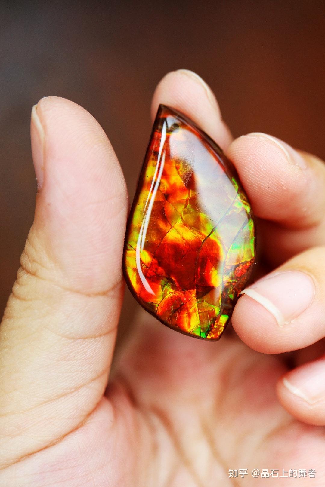 斑彩宝石什么颜色的好