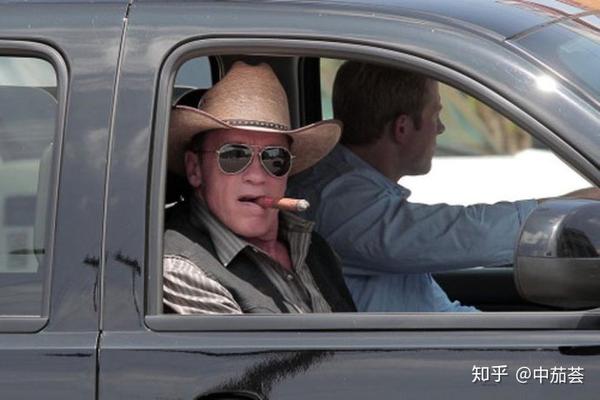 施瓦辛格是雪茄的死忠粉 | 硬汉分享三个抽雪茄经验