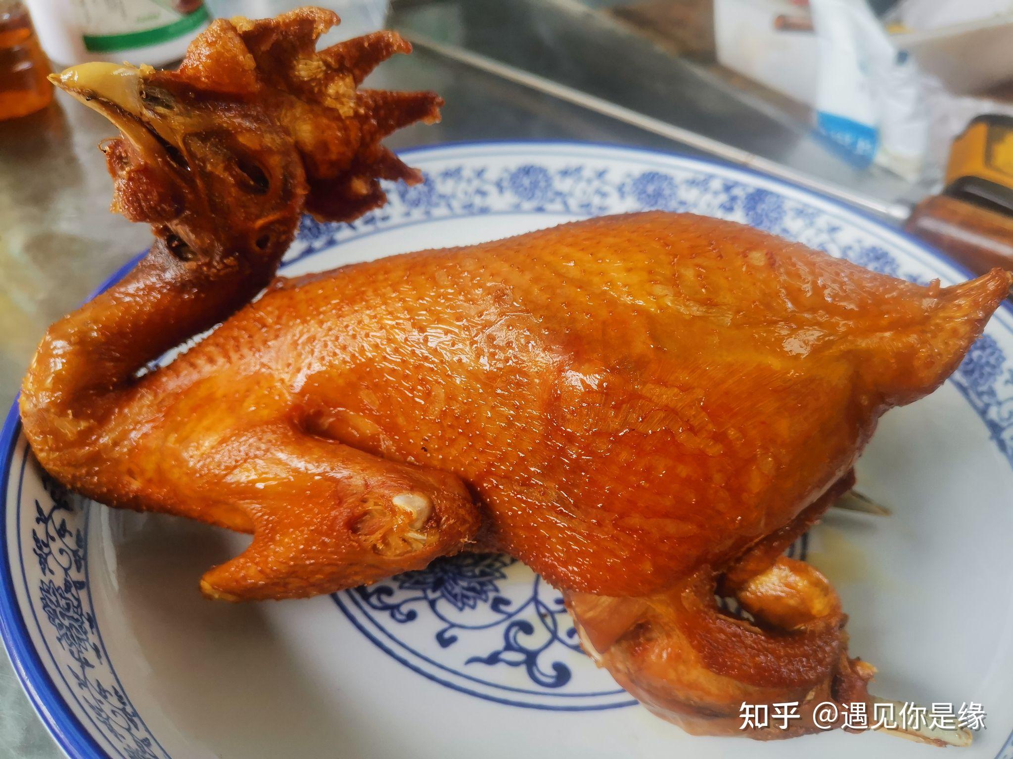 卤鸡这样做,鸡肉不柴且入味,喜欢的朋友记得收藏