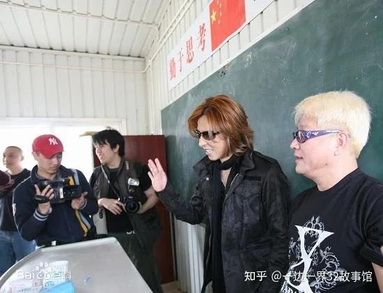 名人青年时期摇滚歌手yoshiki林佳树不知道明天会失去什么所以今天要