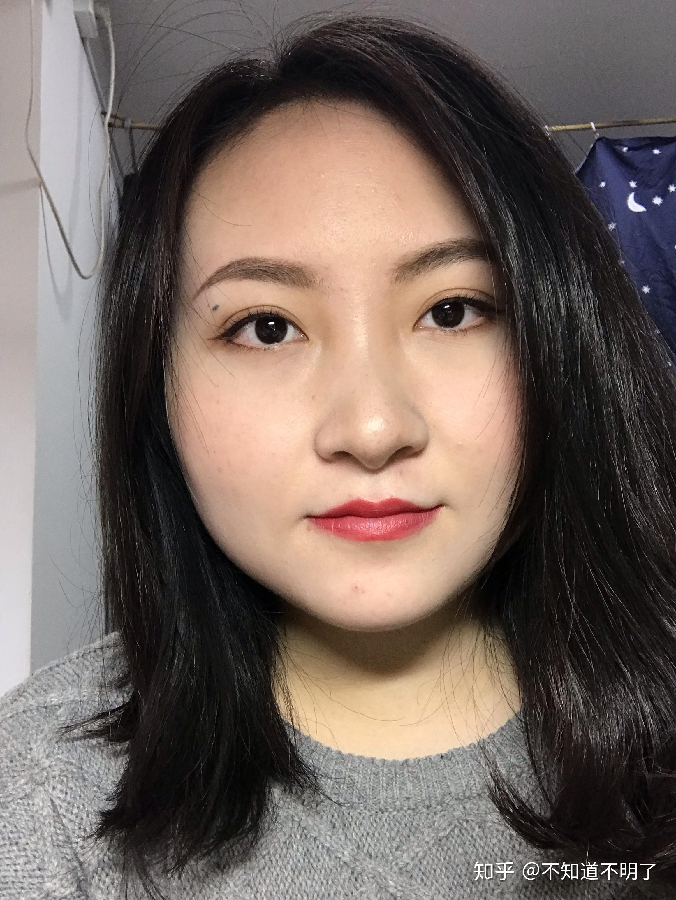 头大脸大五官小脖子短该怎么化妆呢