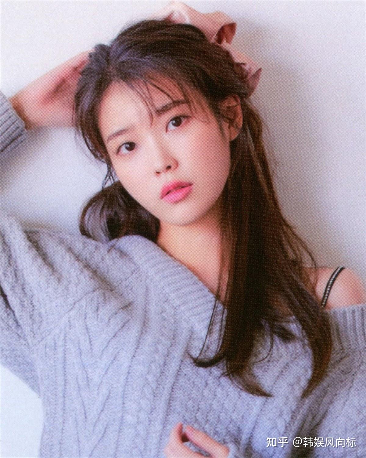 毫无疑问,iu被认为是k-pop中的主要偶像.