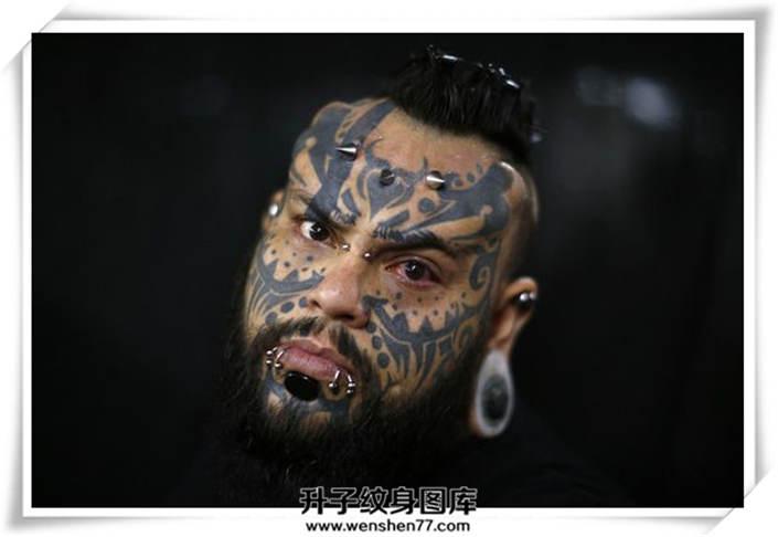 红骷髅那些皮下植入纹身分舌穿孔的人