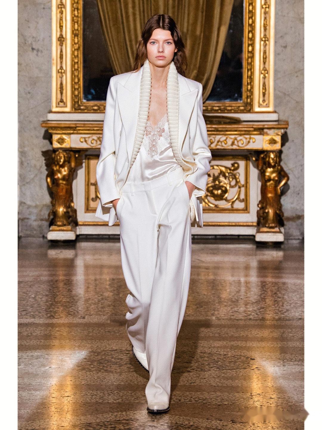 服装效果图分享~人体动态 线稿 上色