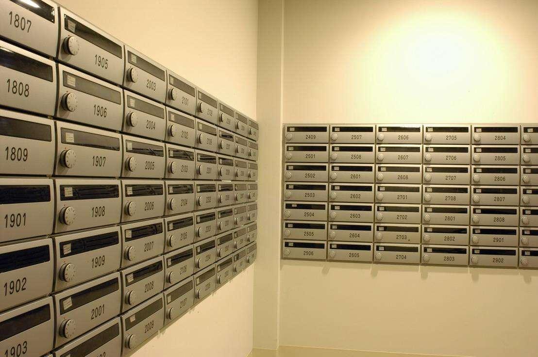 信箱作为小区住宅的标配,不论是老旧小区,还是高档洋房,都一定会有它