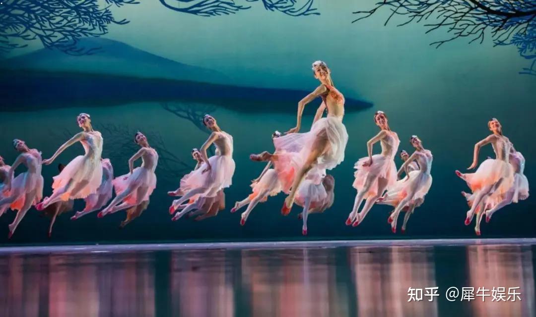 在备受好评的电影《罗曼蒂克消亡史》中,郭思达临危受命,在交片前一个