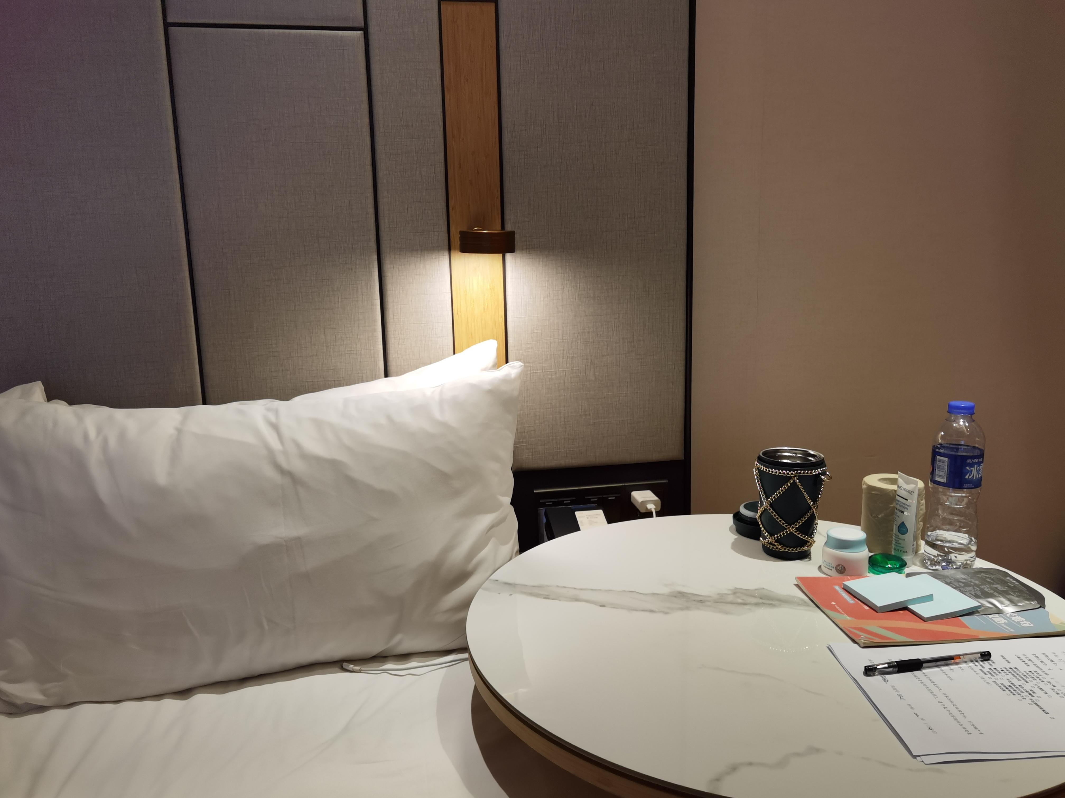 杭州突如其来起来的疫情,打乱了回家过年的计划,只能酒店隔离.