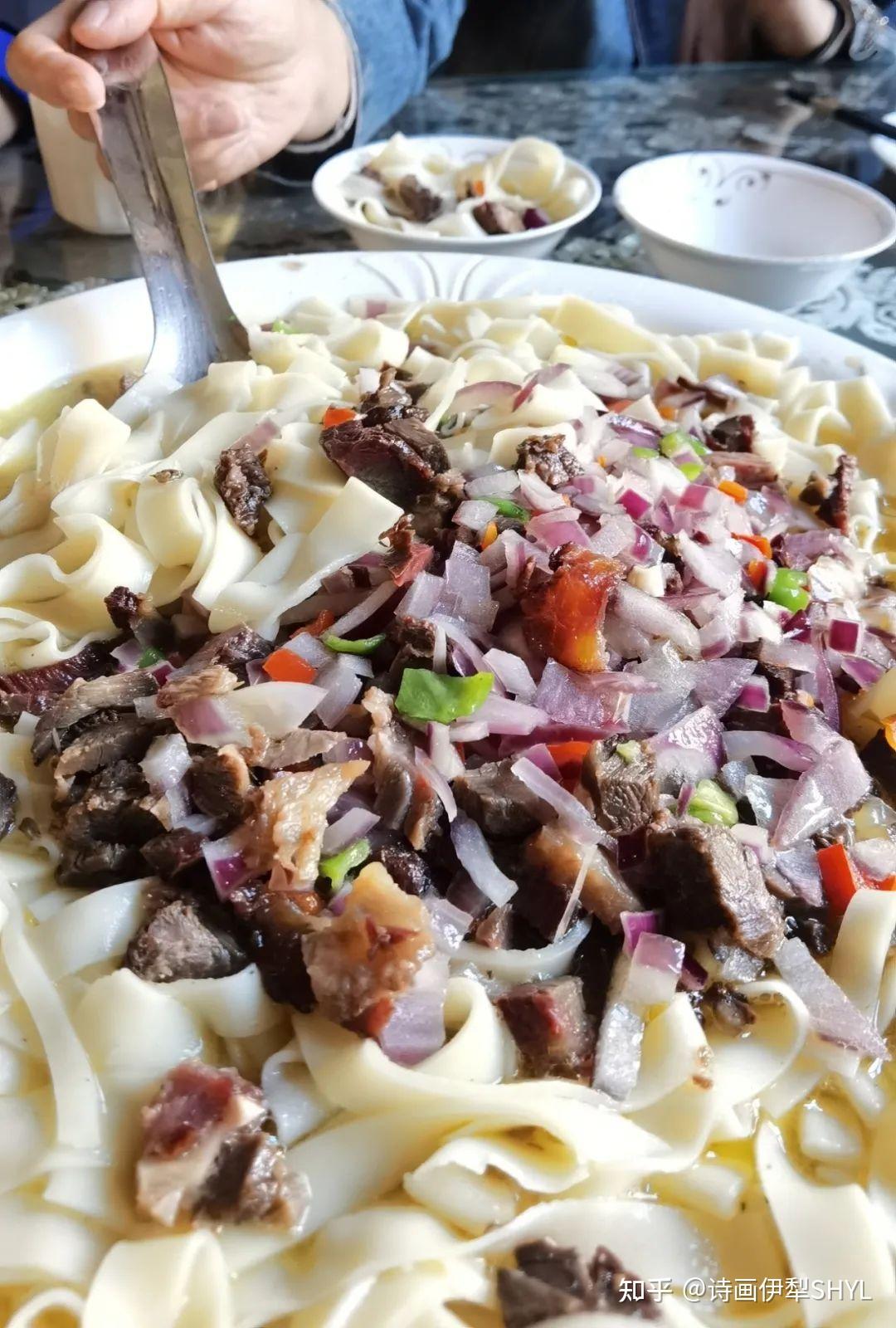 新疆美食:伊宁餐厅里的马肉納仁 - 知乎