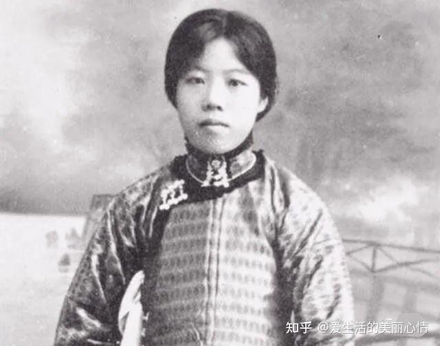 1927女烈士图片