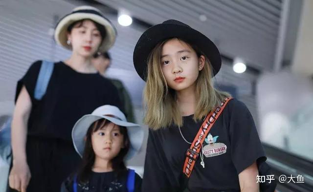 黄多多被造谣开除,很多网友选择相信,黄磊的教育方式要反思吗?