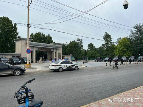 河北经贸大学在校学生坠楼身亡,家人对被认定的自杀存疑 - 知乎