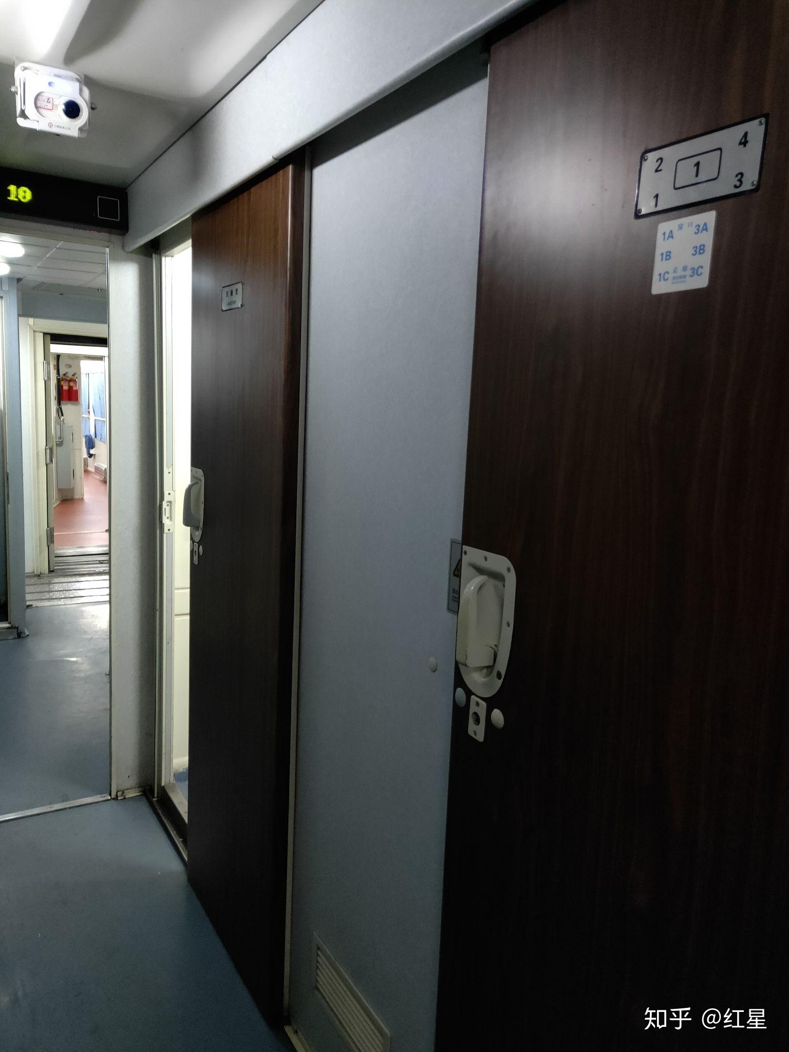 火车软卧洗漱的地方在哪?