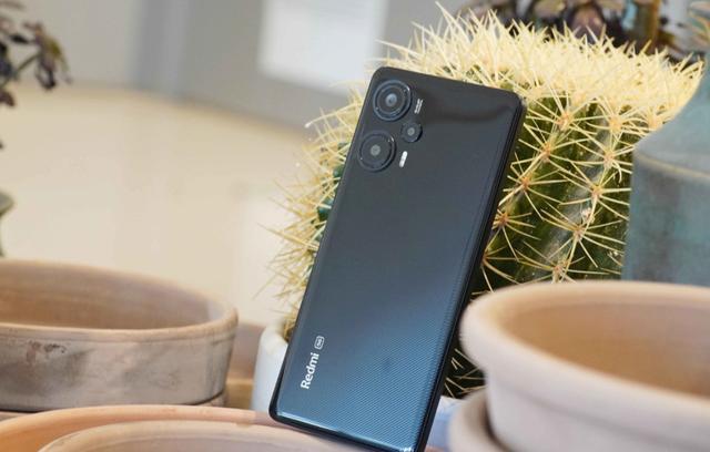 红米note12 turbo至高提供了16gb 1tb,这个内存组合使用非常给力,哪怕