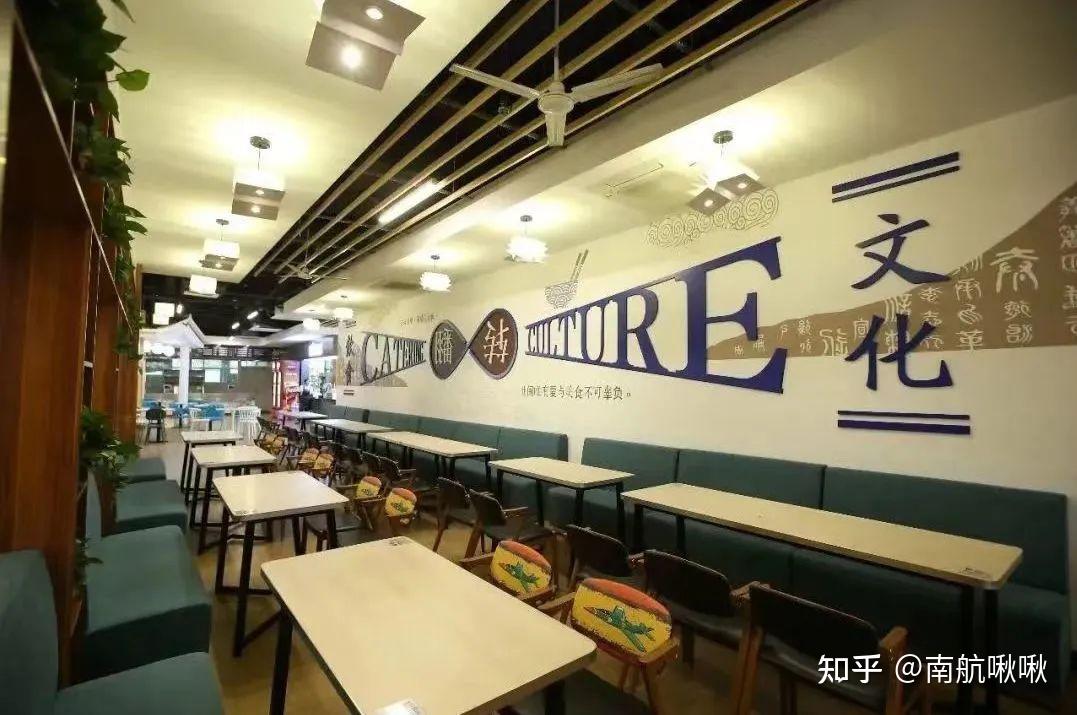 二楼热情真切的民族风情,让第四食堂的就餐环境氛围感满满