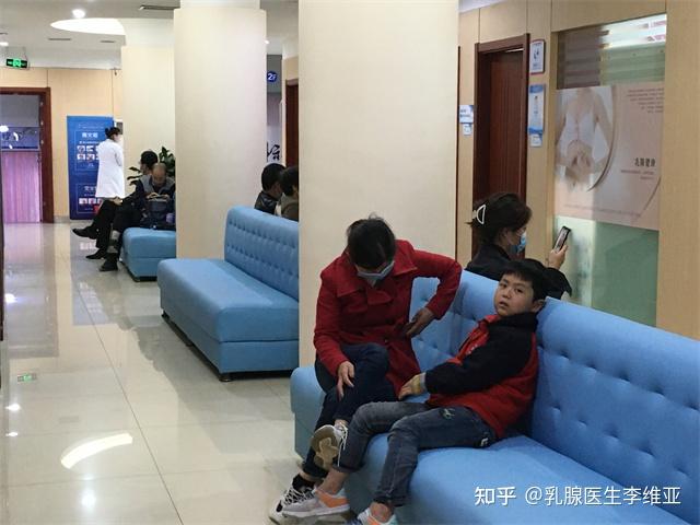 男性乳房发育症的治疗方法