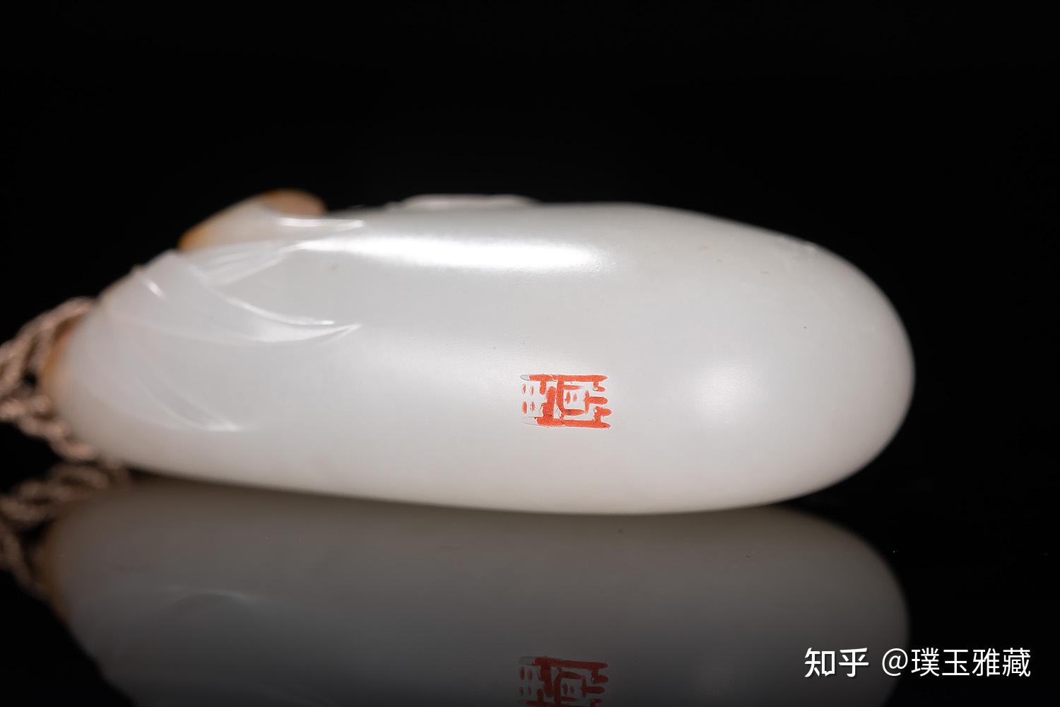 「璞玉雅藏」和田籽料 红皮白肉 祝福挂件 苏工玉雕大师瞿利军作品 - 知乎