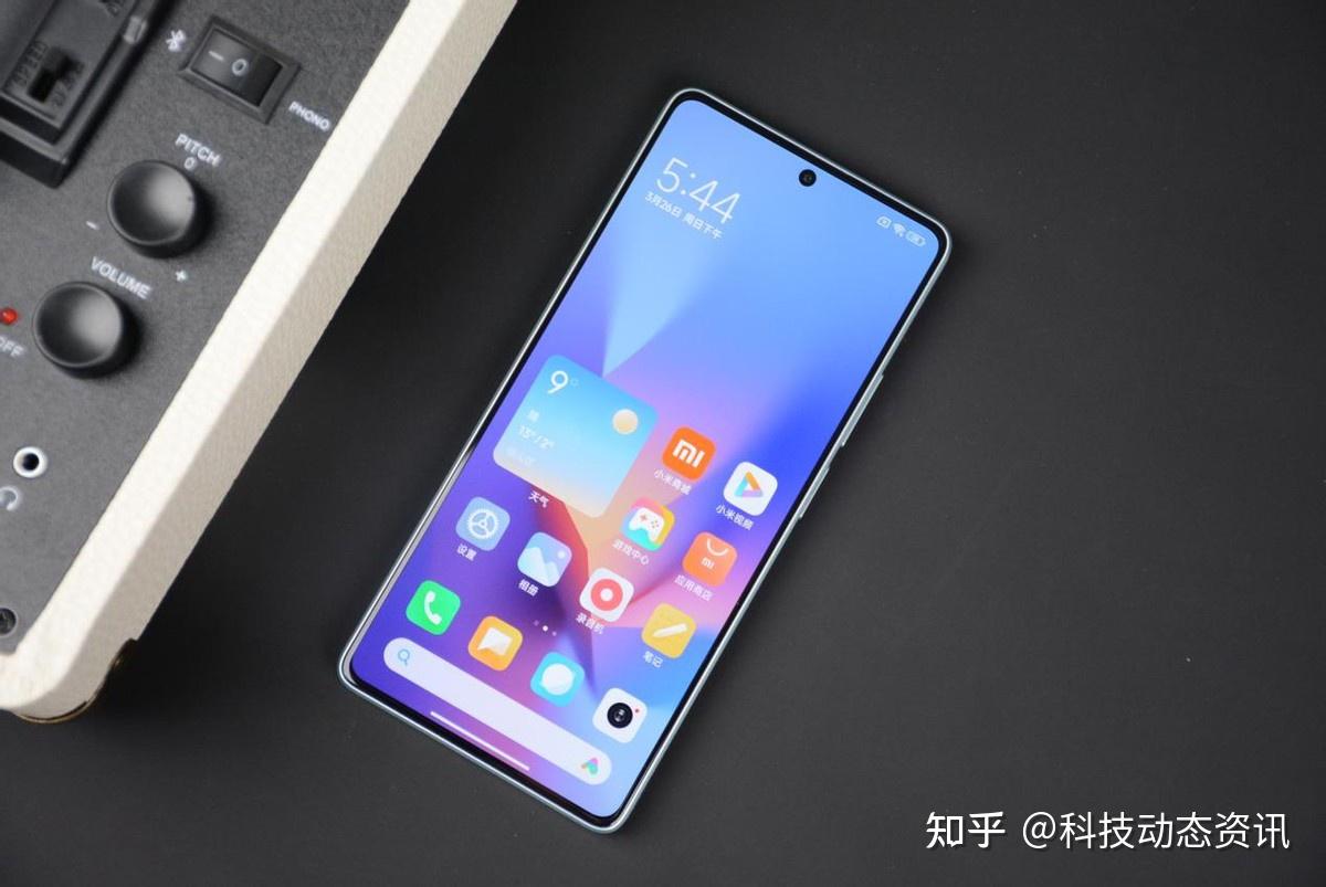 redmi note12 turbo的正面是一塊6.