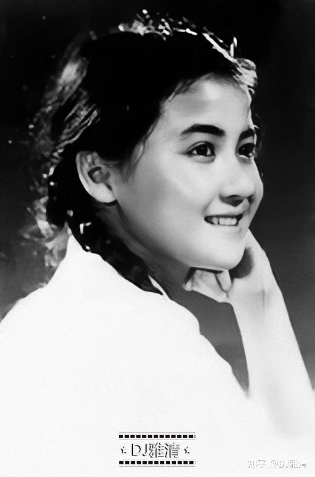 罕见老照片:80年代22位女星黑白照,个个花容月貌,张张美不胜收