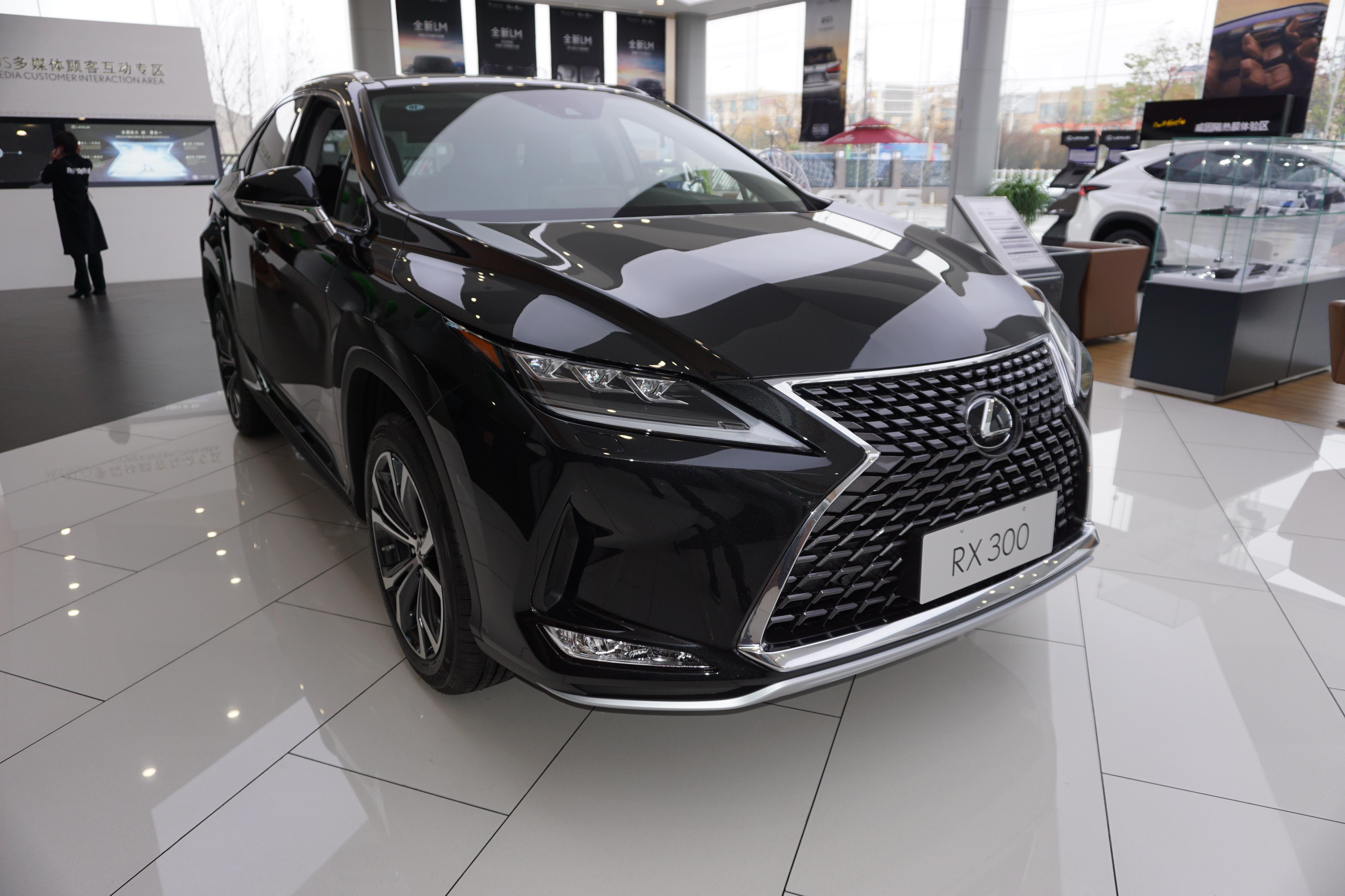 到店实拍雷克萨斯rx300提供20t和35l混动两种选择