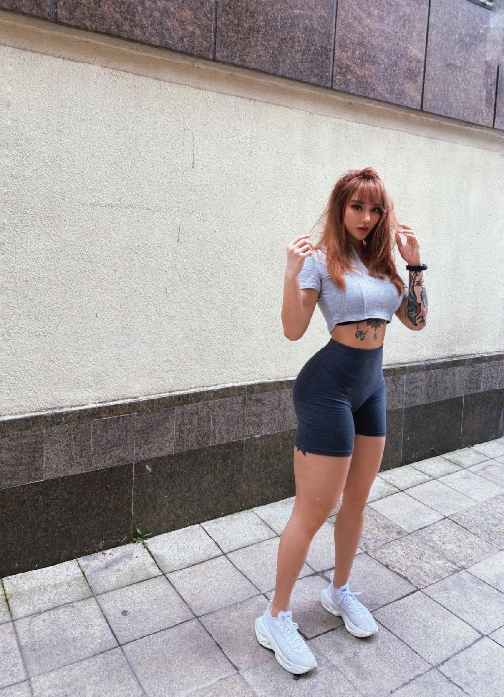 中国花臂"臀神",健身5年臀围超101cm,这身材你中意吗? - 知乎