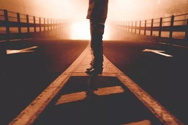 内向的女生适合出国留学么?