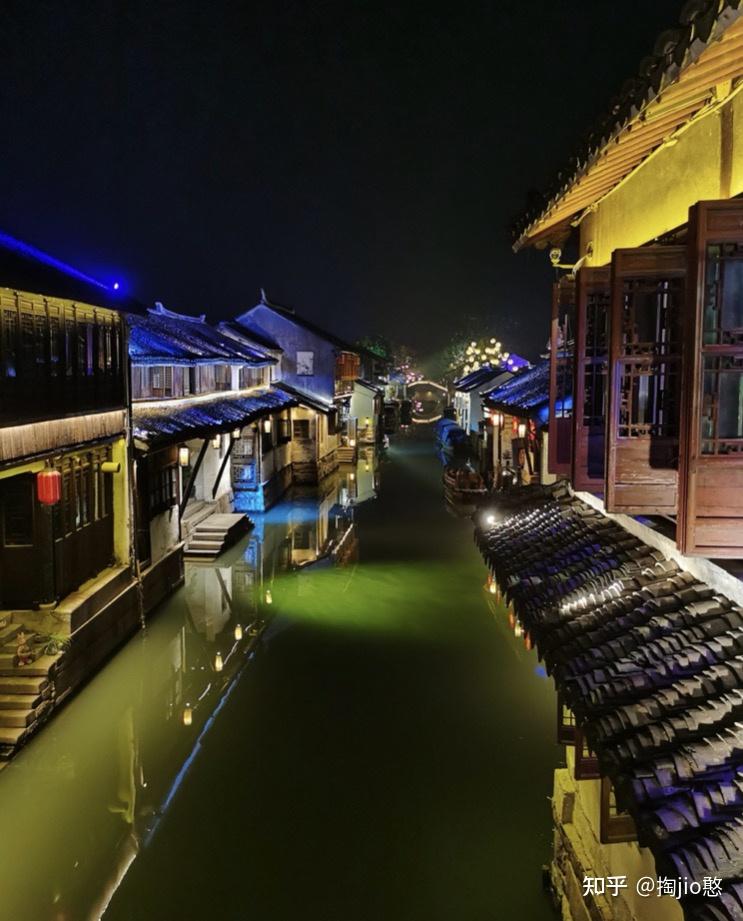 金鸡湖寒山寺,木渎古镇,周庄古镇等等也都是绝佳的选择.