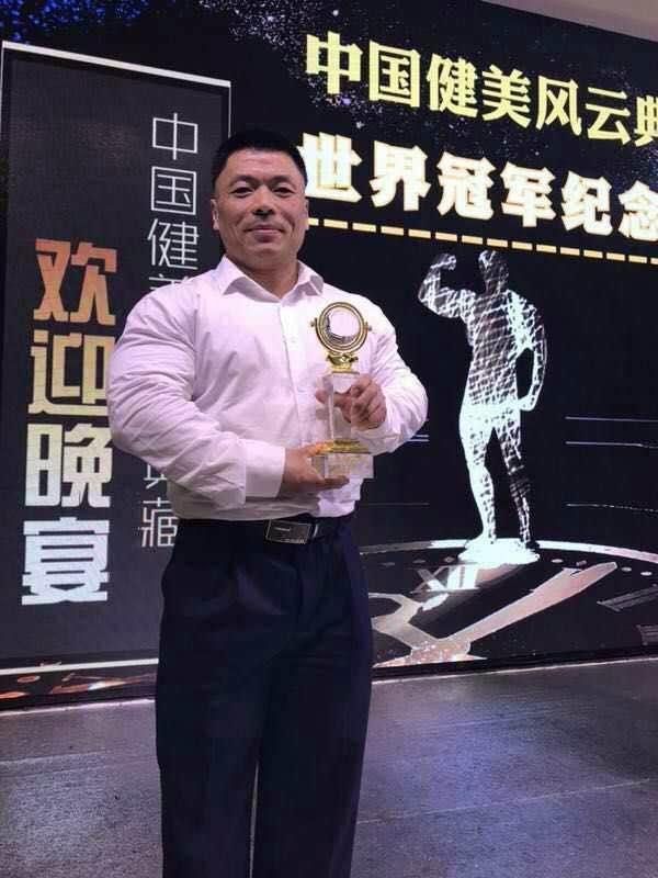 所以您不论是想有型还是有块儿 都可以到禚中华健身学院 那里的导师都