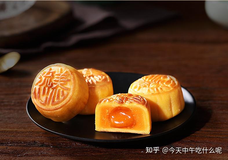 八月十五中秋节,和和美美赏圆月,当然是少不了吃月饼的,现在的月饼