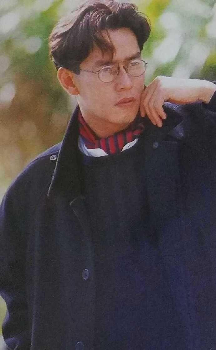 各位有好看的谭咏麟年轻时的靓照推荐吗