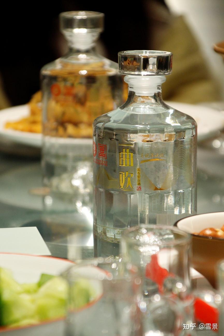 平时喝的白酒不是茅台就是五粮液,过年回老家,他却送给我和二伯无名酒