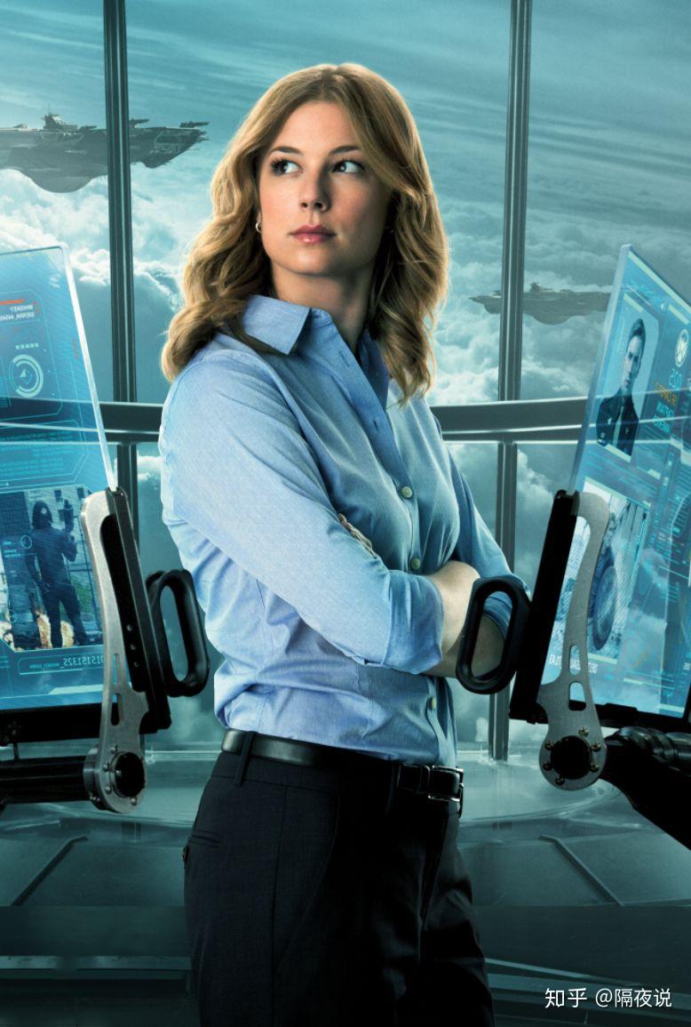 莎朗卡特最早登场于《美国队长2:冬日战士》,作为神盾局派遣监视美国