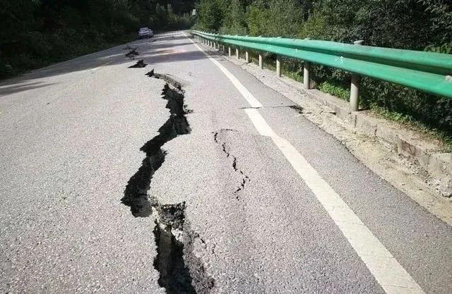 地震后公路为啥都是从中间裂开卡本裂缝胶