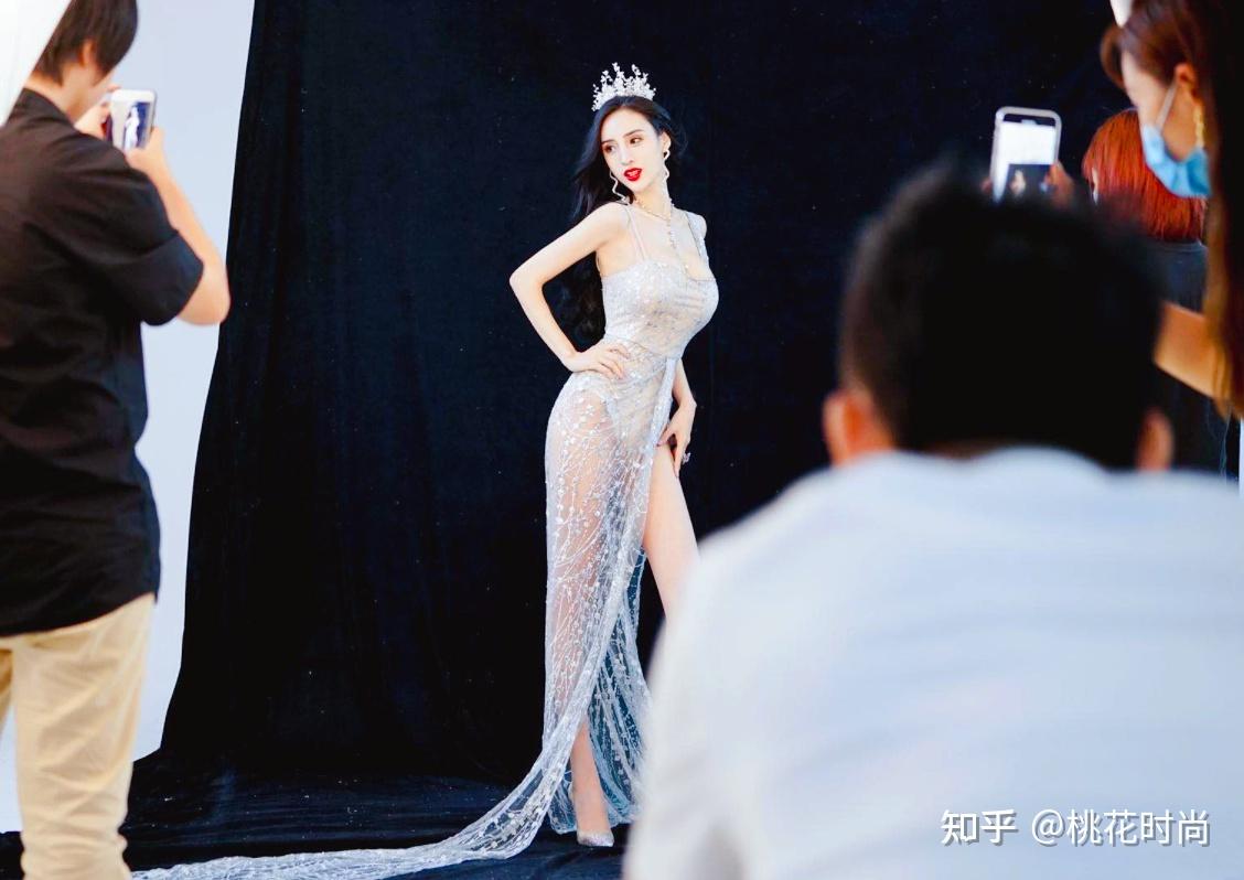 不过,也有人认为,吴春怡实至名归,毕竟选美不单单是看脸,身材也是重点