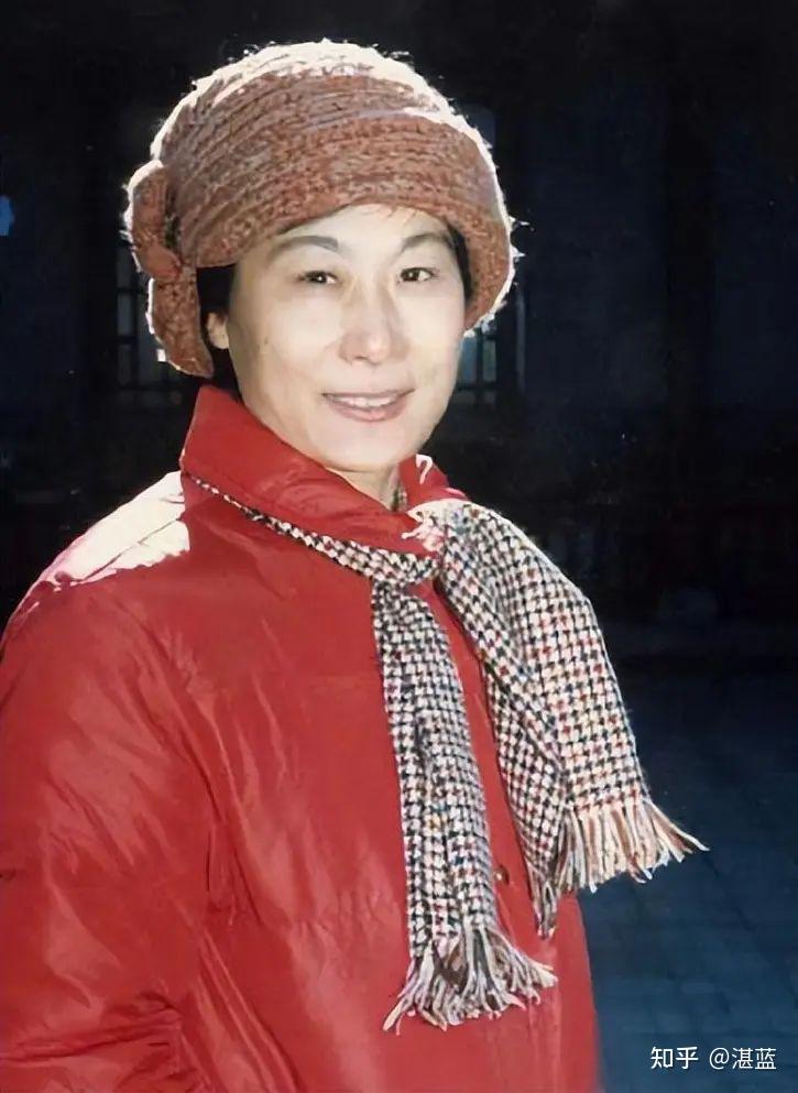 裴艳玲生活照后来《钟馗嫁妹》在北京,上海,香港演出获得巨大成功