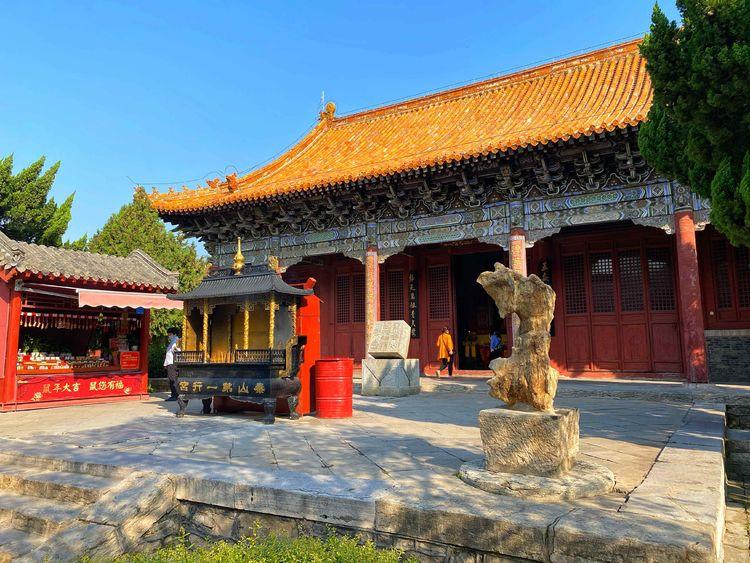 春日岱庙,徜徉在神圣的光影中