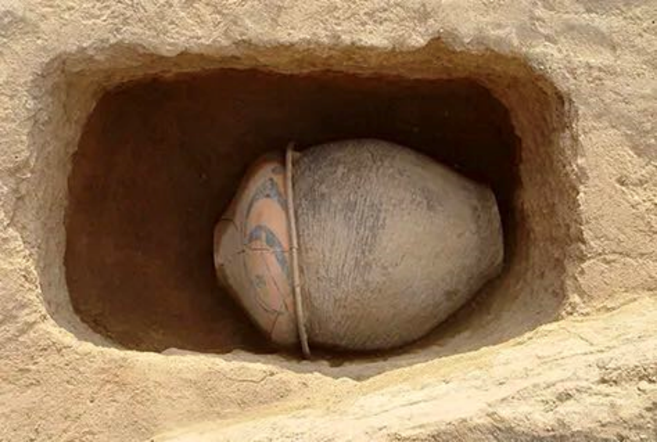古代孩童夭折通常采用瓮棺葬