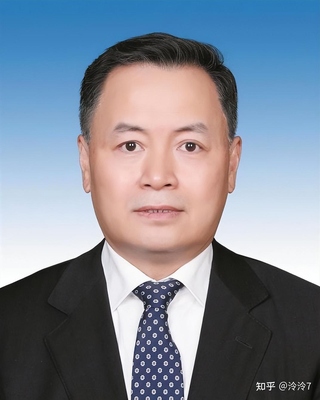 国家烟草专卖局原党组成员,副局长:何泽华